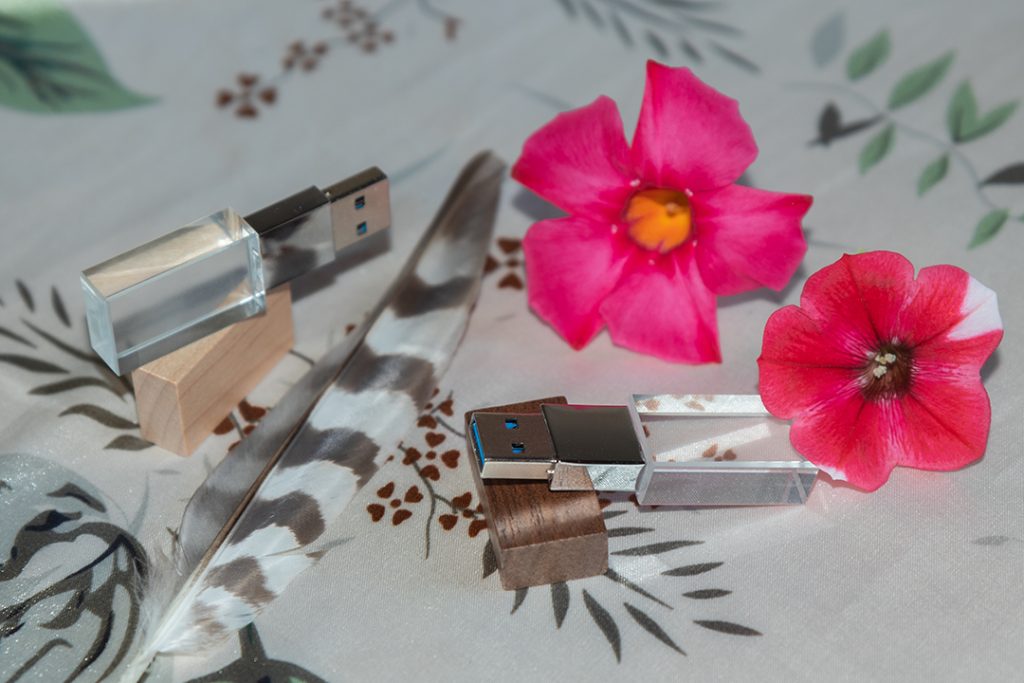 Pendrive-in-legno-e-cristallo-diverse-capacità